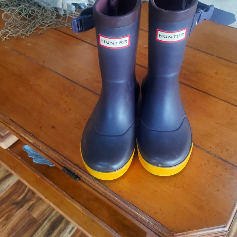 Girl Hunter boot size 11